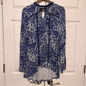 RXB Blue White Print Keyhole Long Sleeve High-Low Top Lightweight Stretch XL